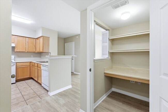 Building Photo - 1015 Villagio Cir