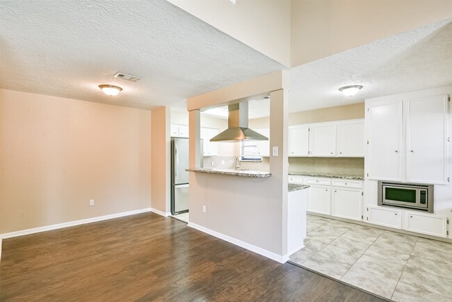 Building Photo - 5821 Guadalupe Dr
