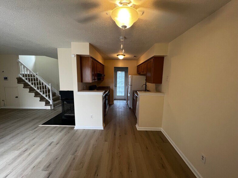 Building Photo - 343 Lee's Ml Dr