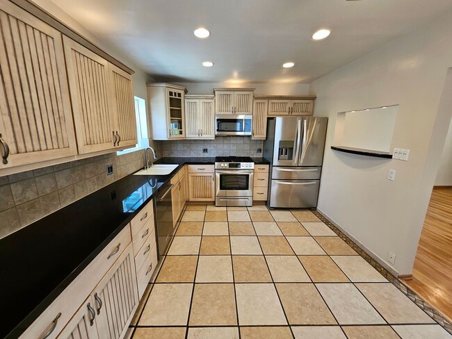 Building Photo - COMING SOON- Charming Single Family Home with Pool in Burbank