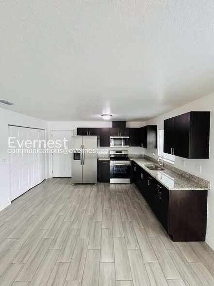 Building Photo - 1132 Maybury Dr
