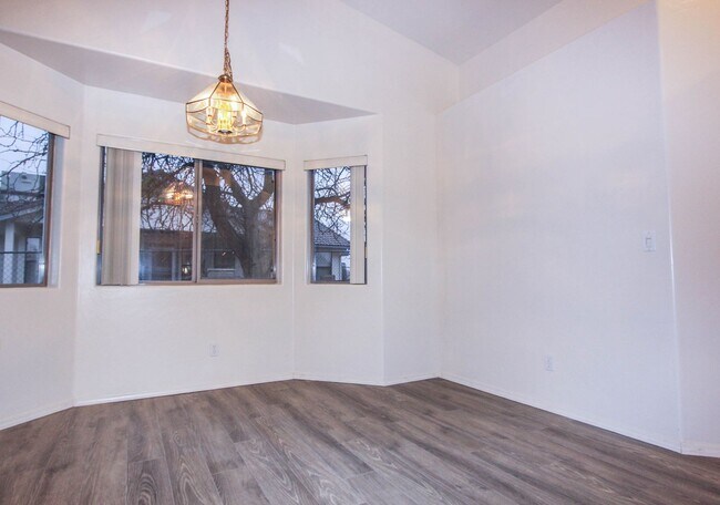 Building Photo - 4531 N Spring Dr