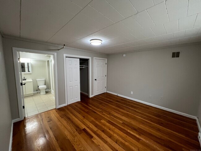 Building Photo - 330 Blake St