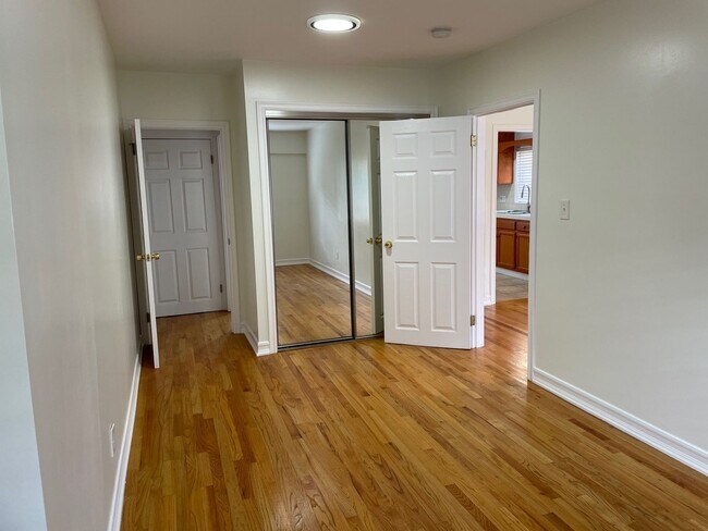 Building Photo - 1445 Echo Park Ave