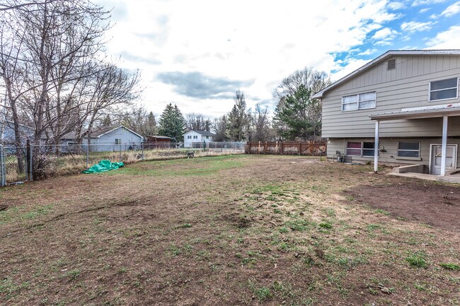 Building Photo - 1100 Skyline Dr