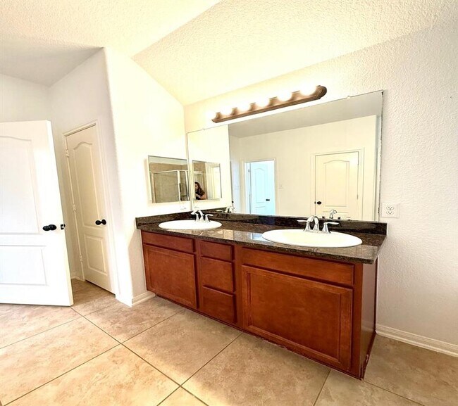 Building Photo - 95 Sagamore Ridge Pl