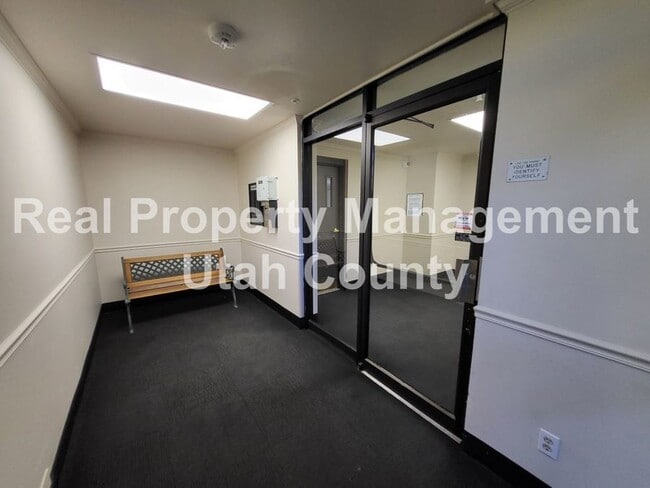 Building Photo - 2244 N Canyon Rd