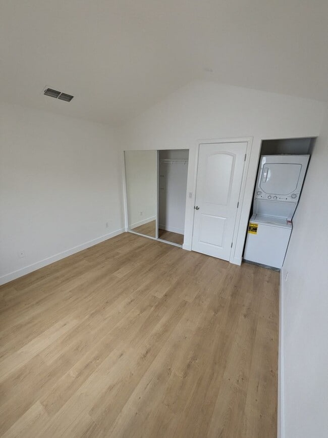 Building Photo - ro2224northview