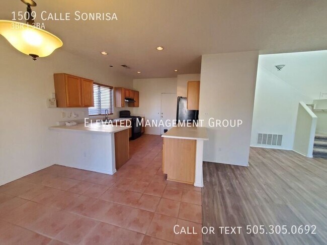 Building Photo - 1509 Calle Sonrisa NE