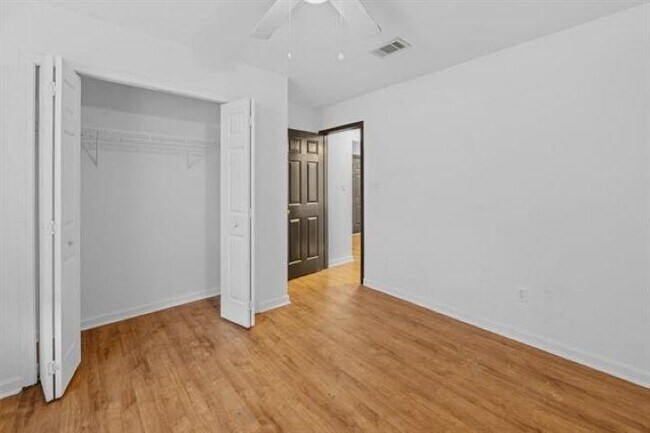Building Photo - 4517 Eltham Park