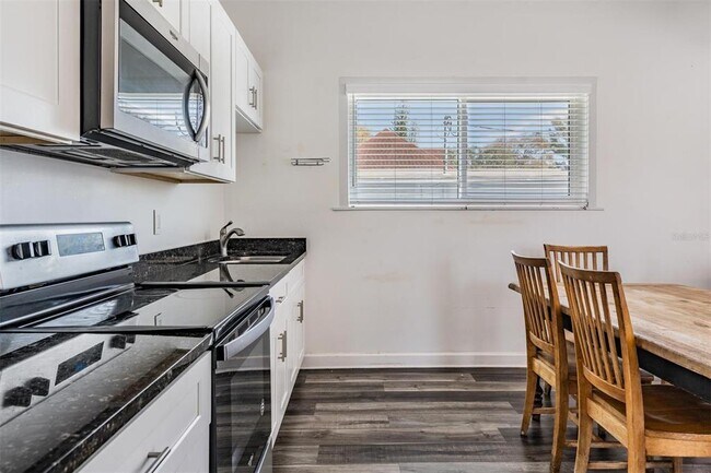 Building Photo - 2319 W Aileen St