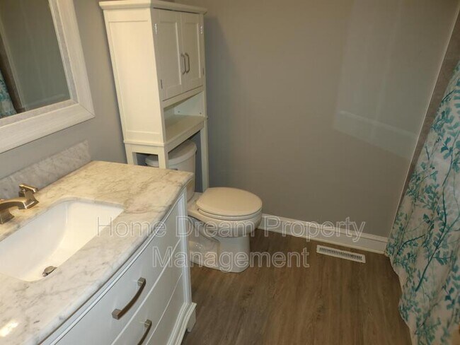 Building Photo - 10451 Edgehill Ln