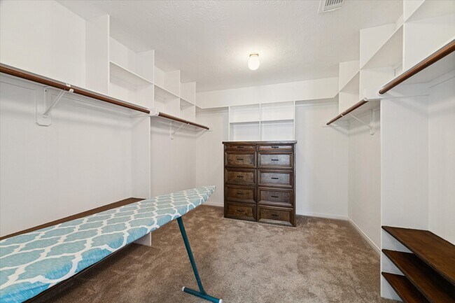 Building Photo - 501 Pine Bluff Dr