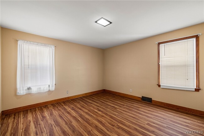 Building Photo - 133 Halstead Ave