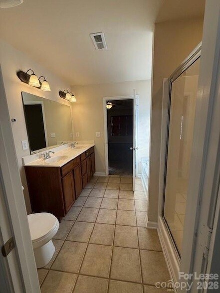 Building Photo - 142 Saye Pl