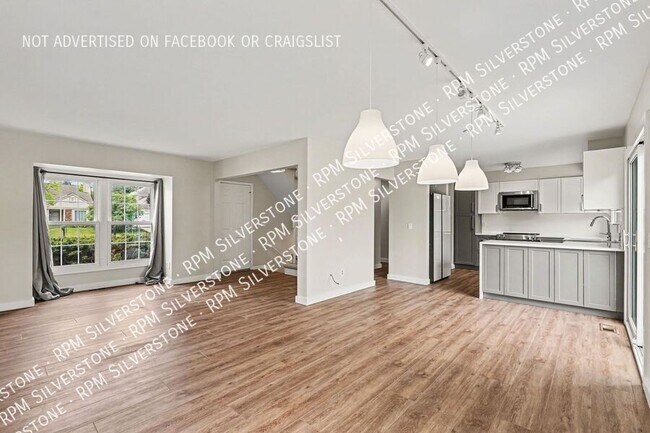 Building Photo - 452 Farmridge Ct