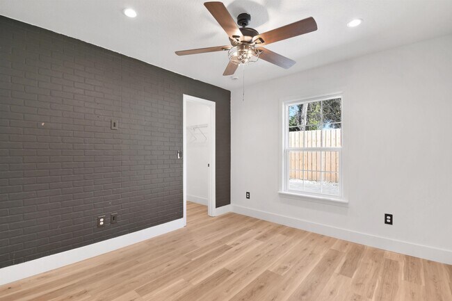 Building Photo - 101 Azalea Rd