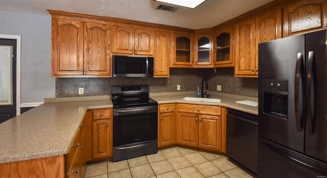 Building Photo - 555 Shady Acres Rd