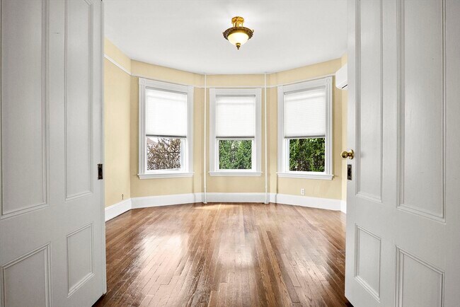 Building Photo - 263 Riverside Ave