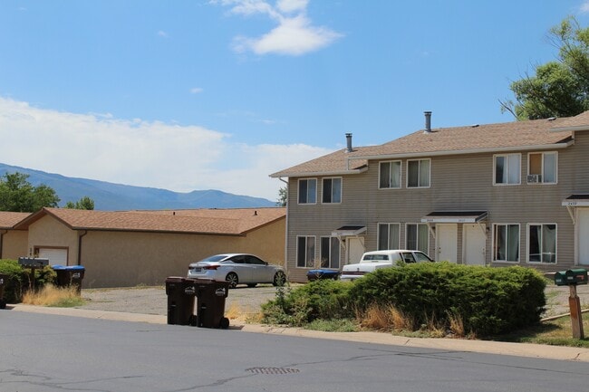 Primary Photo - 2435 East Ave