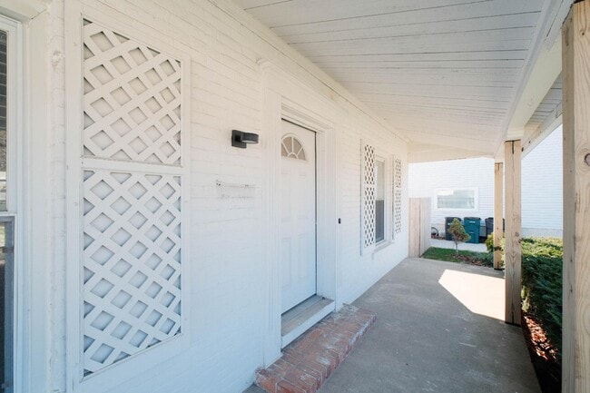 Building Photo - 13621 Vernon St