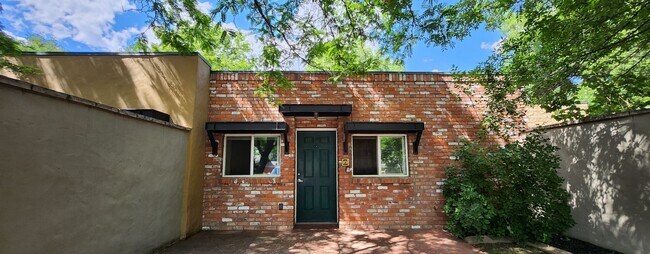 Building Photo - Columbine1104 (CW-KS)