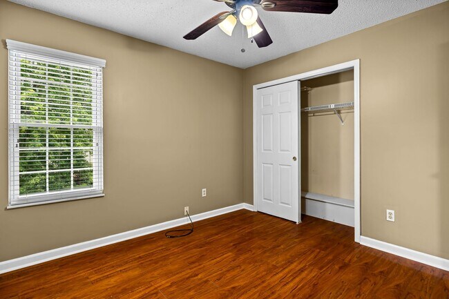 Building Photo - West Knoxville 37922 - Freshly painted and move-in ready, 3-bedroom, 2.5-bath home - Contact Matt...