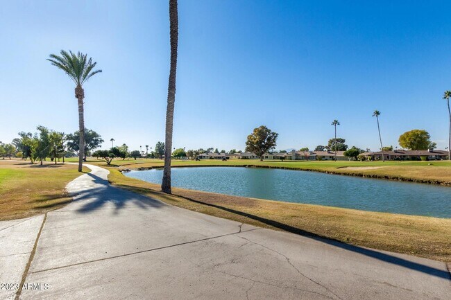 Building Photo - 10612 W Oakmont Dr