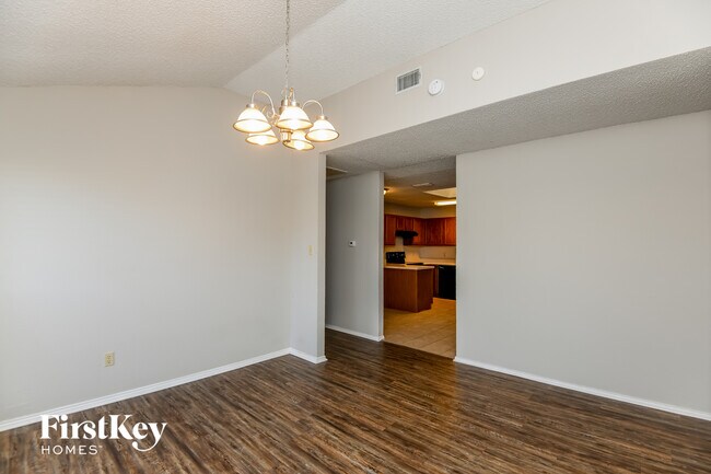 Building Photo - 10913 Ives St