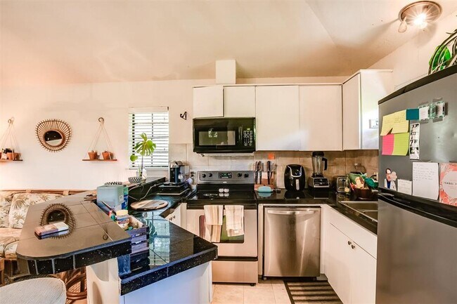 Building Photo - 2400 Thornton Rd