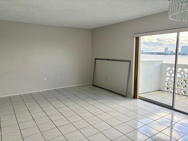 Building Photo - 2401 Bayshore Blvd