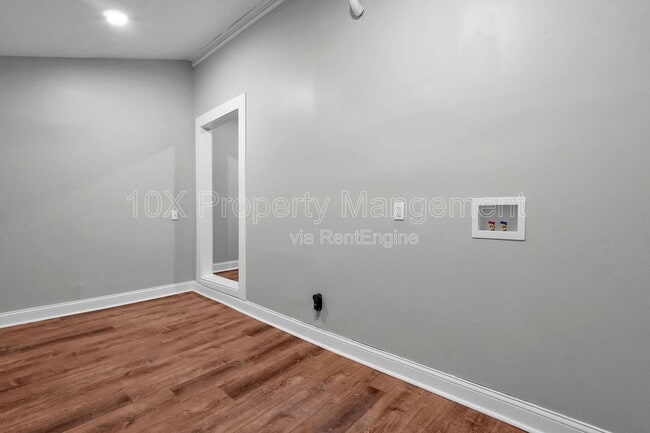 Building Photo - 556 E Whittier St