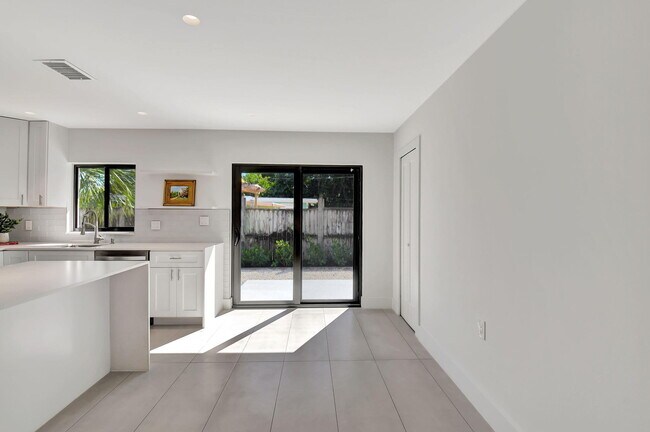 Building Photo - 2894 Florida Blvd