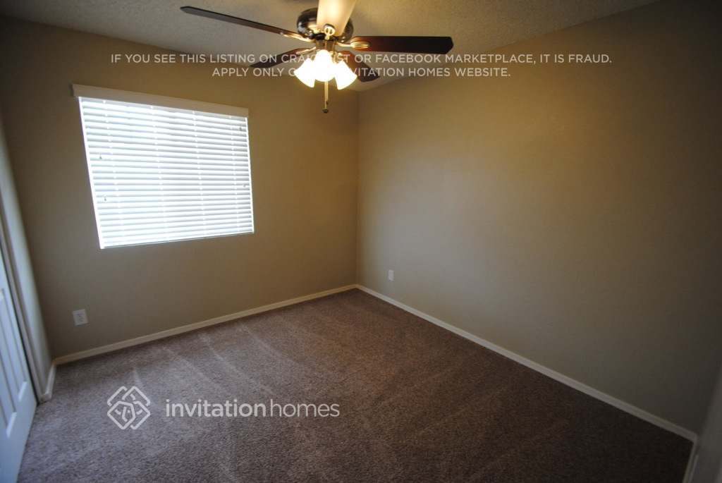 Building Photo - 3265 E Carmel Ave