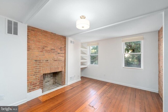 Building Photo - 306 S Washington St