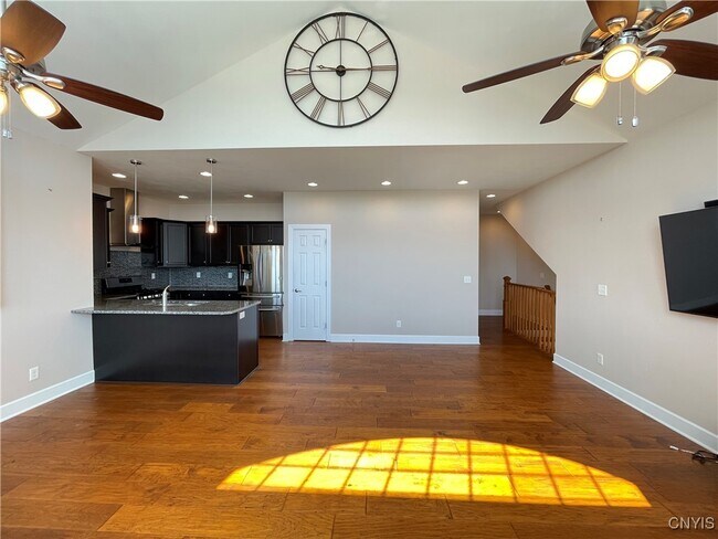 Building Photo - 7504 Birdsong Ln