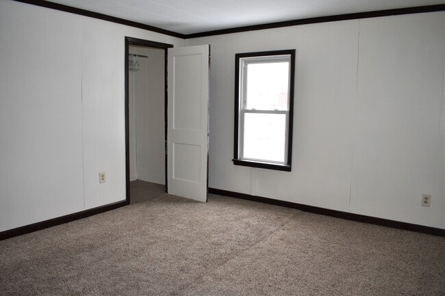 Building Photo - 2-3 bedroom home!  Only $825.00 plus utili...