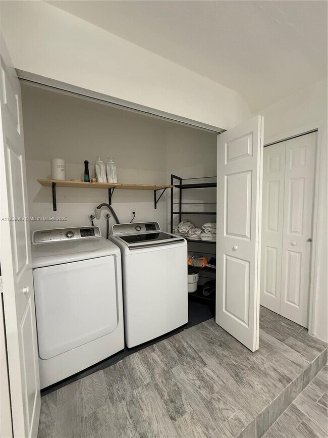 Building Photo - 4041 SW 148th Pl