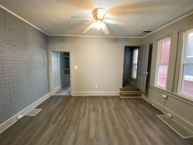 Building Photo - 3 Bedroom Duplex