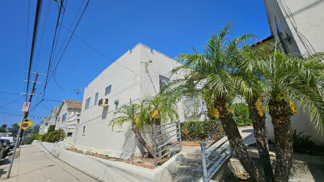 Building Photo - 342 1/2 Douglas St