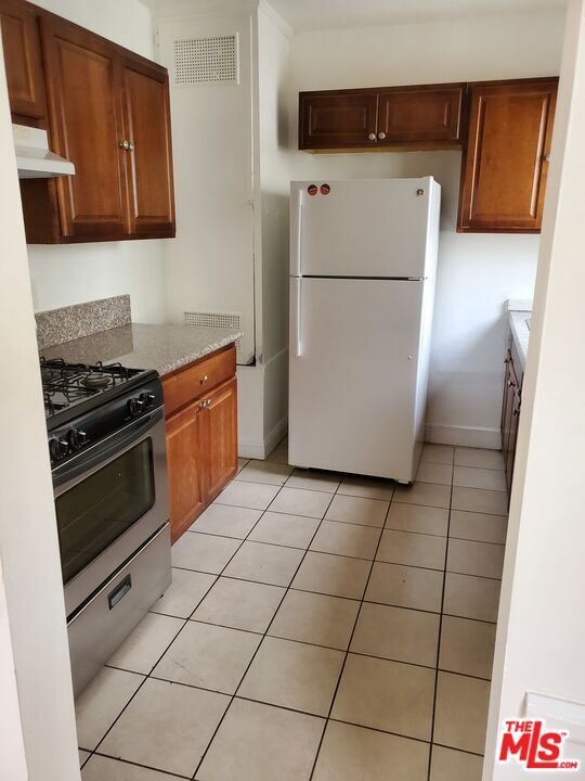 Building Photo - 127 N Clark Dr