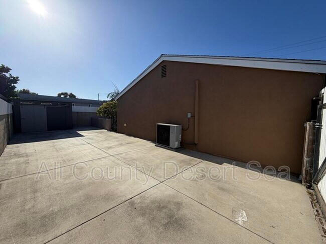 Building Photo - 18527 San Antonio St