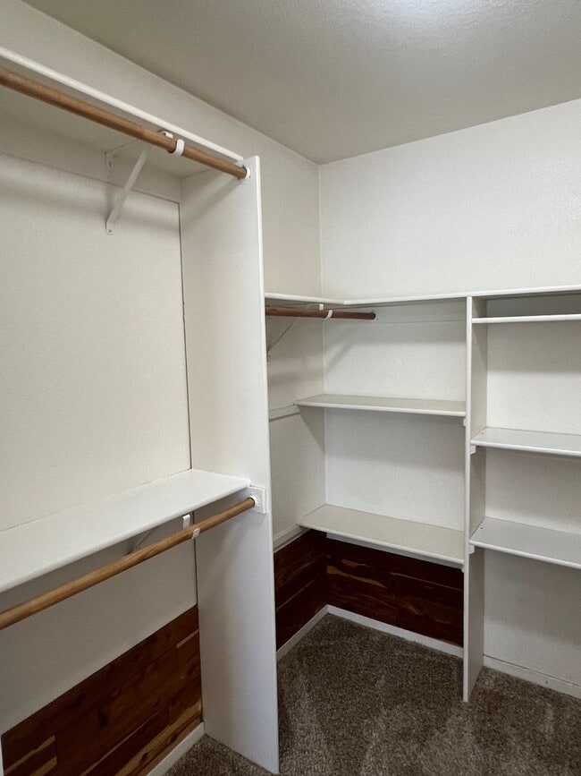 Building Photo - GORGEOUS 3 BEDROOM IN E. ROSEVILLE GATED COMMUNITY!!