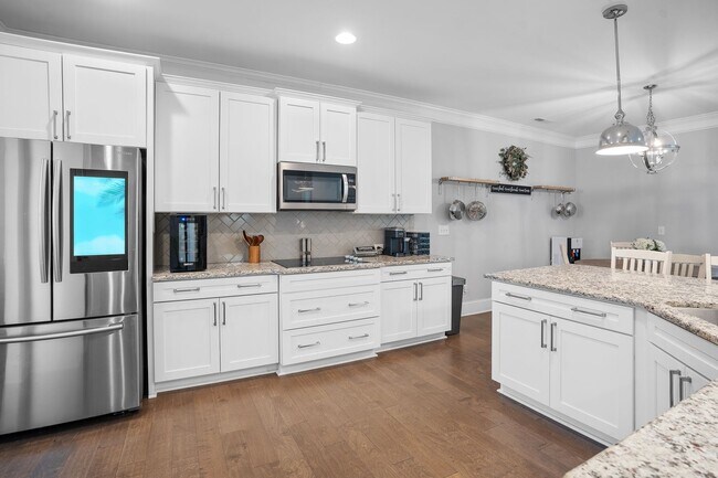 Building Photo - Stunning 4 bedroom 2.5 bath home located in Hampstead Wyndwater Community