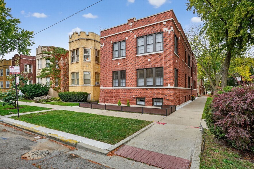 Corner Building - 2703 W Ardmore Ave