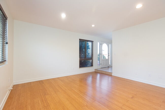 Building Photo - 2320 Clark Ln