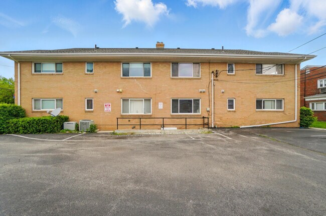 Building Photo - 4057 W Bancroft St