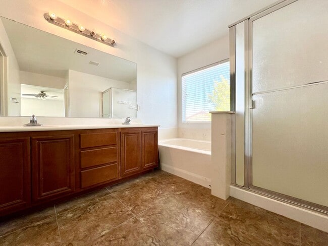 Building Photo - SPACIOUS 4BD/2.5BA HOME IN ALIANTE W/ FRESH PAINT, NEW FLOORING