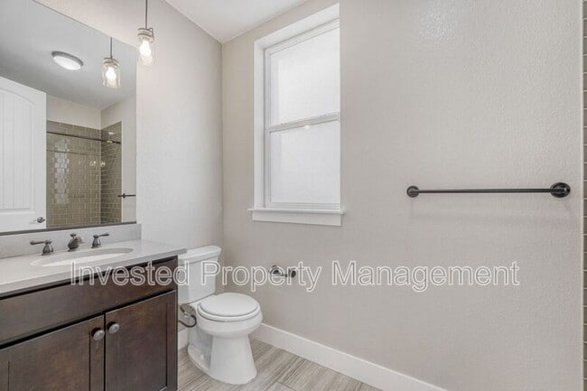 Building Photo - 1315 E 37th Ave