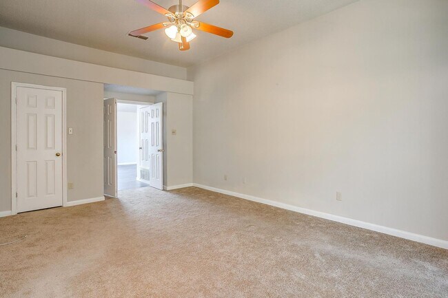 Building Photo - Open Floorplan with 3 Bed, 2 Bath Home in Established Neighborhood- Fort Worth- 76120